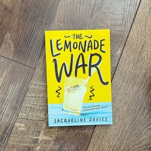The Lemonade War Book by Jacqueline Davies